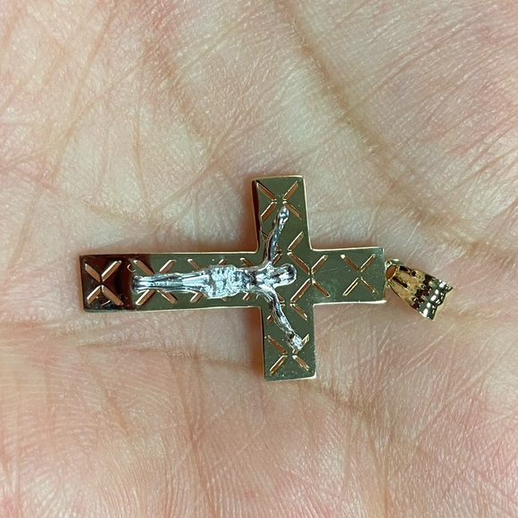 14K Gold Jesus Crucifix Cross Religious Pendant - Picture 5 of 10